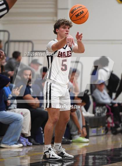 Thumbnail 3 in Santa Fe Christian vs. Temecula Valley (Buccaneers Thanksgiving Classic) photogallery.
