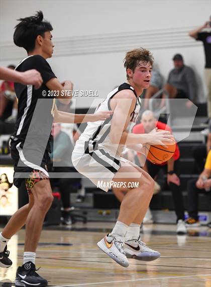 Thumbnail 2 in Santa Fe Christian vs. Temecula Valley (Buccaneers Thanksgiving Classic) photogallery.