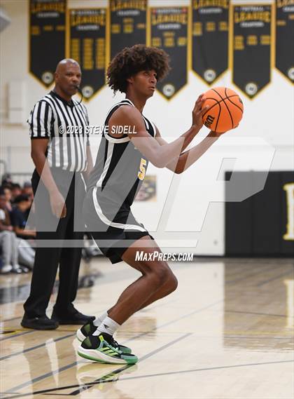 Thumbnail 3 in Santa Fe Christian vs. Temecula Valley (Buccaneers Thanksgiving Classic) photogallery.