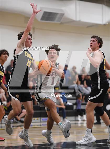 Thumbnail 3 in Santa Fe Christian vs. Temecula Valley (Buccaneers Thanksgiving Classic) photogallery.