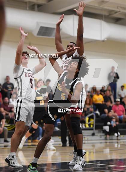 Thumbnail 2 in Santa Fe Christian vs. Temecula Valley (Buccaneers Thanksgiving Classic) photogallery.