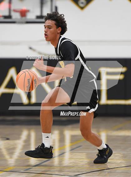 Thumbnail 1 in Santa Fe Christian vs. Temecula Valley (Buccaneers Thanksgiving Classic) photogallery.