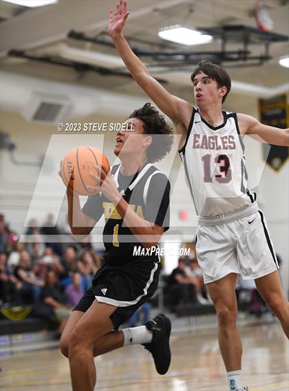 Thumbnail 2 in Santa Fe Christian vs. Temecula Valley (Buccaneers Thanksgiving Classic) photogallery.