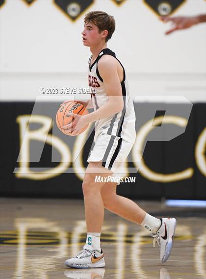 Thumbnail 2 in Santa Fe Christian vs. Temecula Valley (Buccaneers Thanksgiving Classic) photogallery.