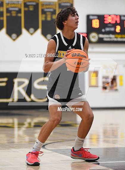 Thumbnail 3 in Santa Fe Christian vs. Temecula Valley (Buccaneers Thanksgiving Classic) photogallery.