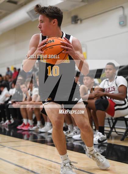 Thumbnail 1 in Santa Fe Christian vs. Temecula Valley (Buccaneers Thanksgiving Classic) photogallery.