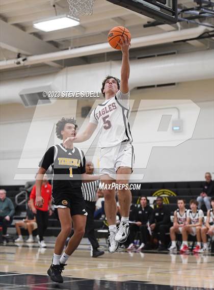 Thumbnail 2 in Santa Fe Christian vs. Temecula Valley (Buccaneers Thanksgiving Classic) photogallery.