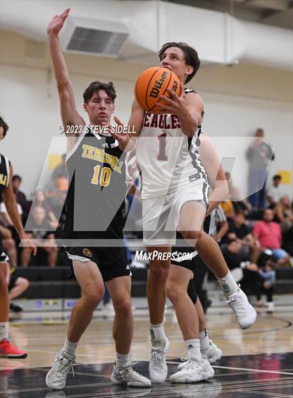 Thumbnail 2 in Santa Fe Christian vs. Temecula Valley (Buccaneers Thanksgiving Classic) photogallery.