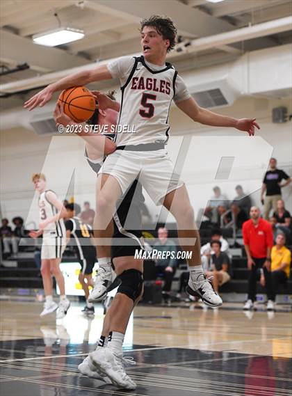 Thumbnail 2 in Santa Fe Christian vs. Temecula Valley (Buccaneers Thanksgiving Classic) photogallery.