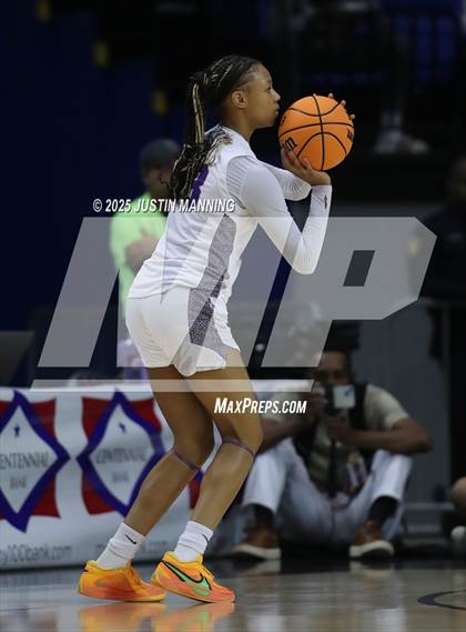 Thumbnail 3 in Fayetteville vs. Northside (AAA 6A State Final) photogallery.