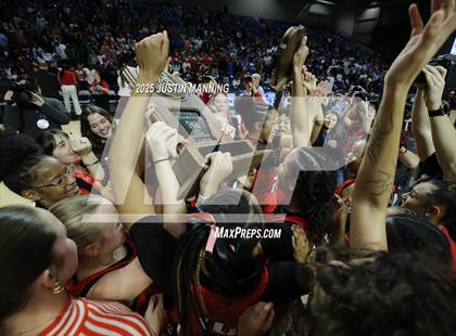 Thumbnail 3 in Fayetteville vs. Northside (AAA 6A State Final) photogallery.