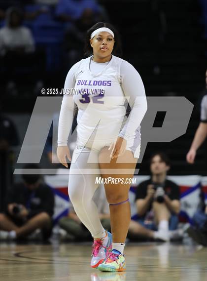 Thumbnail 2 in Fayetteville vs. Northside (AAA 6A State Final) photogallery.