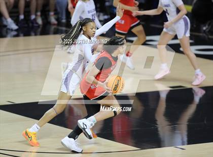 Thumbnail 3 in Fayetteville vs. Northside (AAA 6A State Final) photogallery.