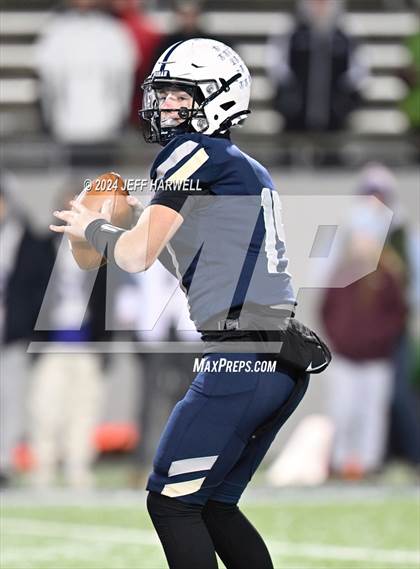 Thumbnail 2 in Avon vs. Archbishop Hoban (OHSAA Division 2 Semifinal) photogallery.