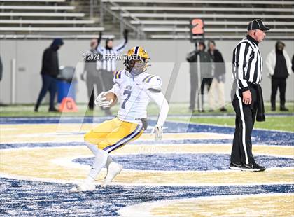 Thumbnail 3 in Avon vs. Archbishop Hoban (OHSAA Division 2 Semifinal) photogallery.