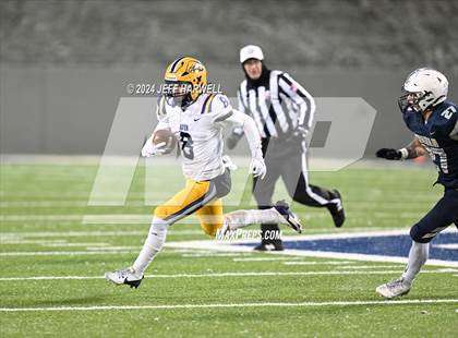 Thumbnail 2 in Avon vs. Archbishop Hoban (OHSAA Division 2 Semifinal) photogallery.