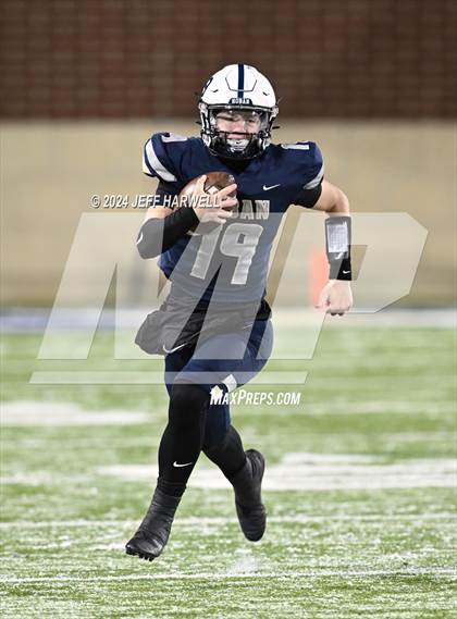 Thumbnail 3 in Avon vs. Archbishop Hoban (OHSAA Division 2 Semifinal) photogallery.