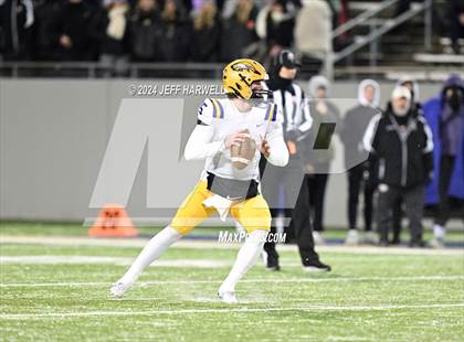 Thumbnail 3 in Avon vs. Archbishop Hoban (OHSAA Division 2 Semifinal) photogallery.