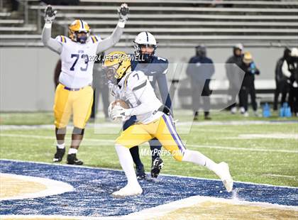 Thumbnail 2 in Avon vs. Archbishop Hoban (OHSAA Division 2 Semifinal) photogallery.
