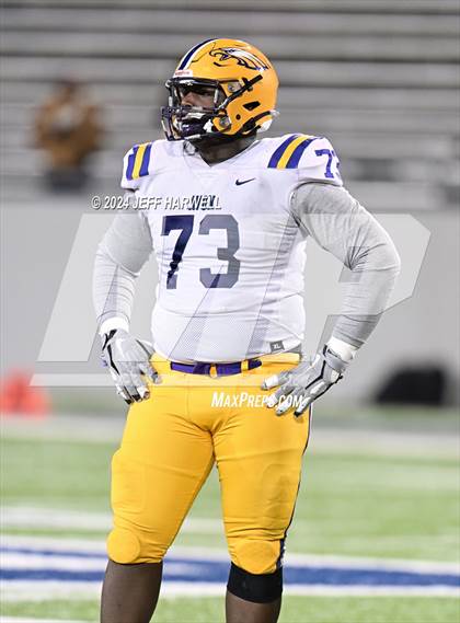 Thumbnail 3 in Avon vs. Archbishop Hoban (OHSAA Division 2 Semifinal) photogallery.
