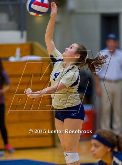 Thumbnail 2 in O'Connor vs. Taft photogallery.