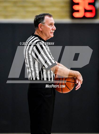Thumbnail 2 in Miramonte vs. Branson (CIF NCS D3 Semi-Final) photogallery.