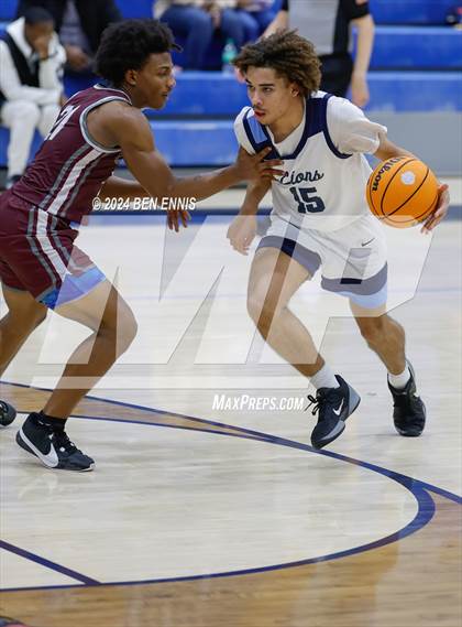 Thumbnail 3 in Carver @ Lovett photogallery.