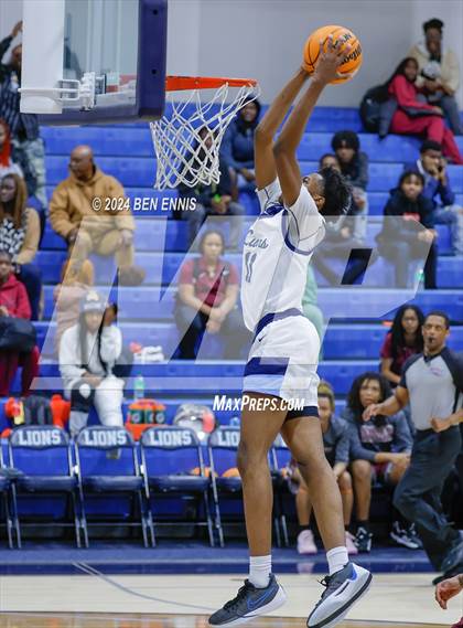 Thumbnail 3 in Carver @ Lovett photogallery.