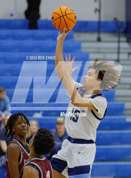 Thumbnail 2 in Carver @ Lovett photogallery.