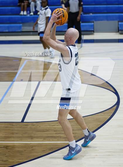 Thumbnail 2 in Carver @ Lovett photogallery.