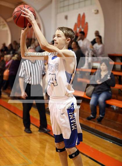 Thumbnail 3 in Miami-Yoder vs. Jim Elliot Christian photogallery.
