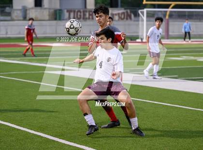 Thumbnail 2 in Round Rock vs Lee (UIL 6A Region 4 Area) photogallery.