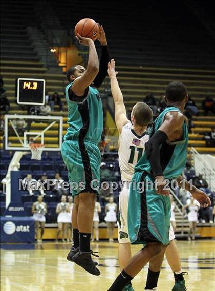 Thumbnail 2 in Sheldon @ De La Salle (MLK Classic) photogallery.