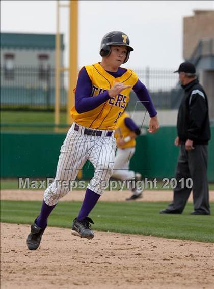 Thumbnail 1 in Elk Grove vs. Tokay photogallery.