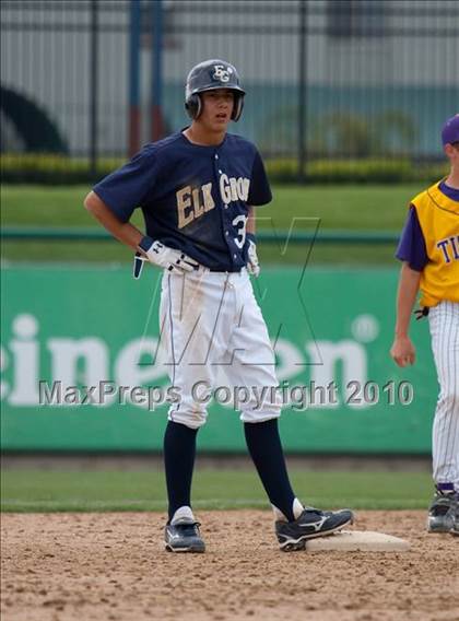 Thumbnail 1 in Elk Grove vs. Tokay photogallery.