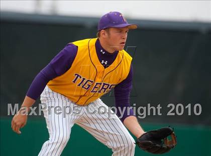 Thumbnail 2 in Elk Grove vs. Tokay photogallery.