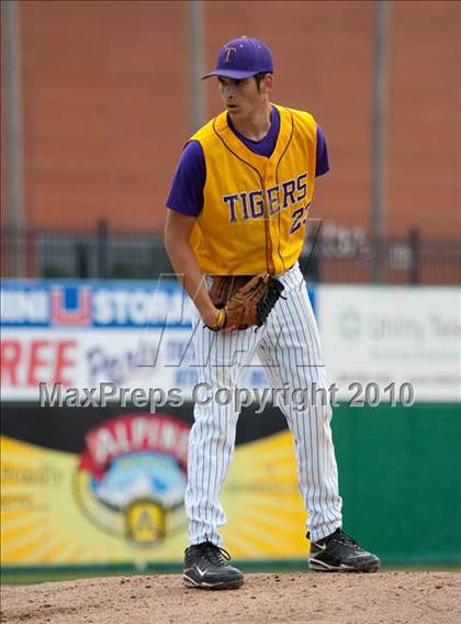 Thumbnail 2 in Elk Grove vs. Tokay photogallery.