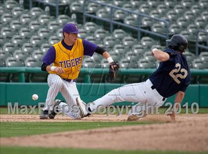 Thumbnail 2 in Elk Grove vs. Tokay photogallery.