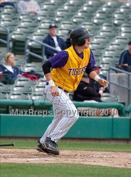 Thumbnail 2 in Elk Grove vs. Tokay photogallery.