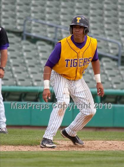 Thumbnail 2 in Elk Grove vs. Tokay photogallery.