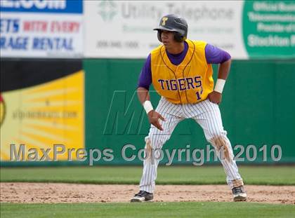 Thumbnail 2 in Elk Grove vs. Tokay photogallery.