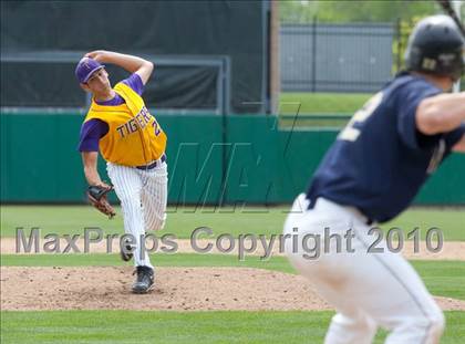 Thumbnail 2 in Elk Grove vs. Tokay photogallery.