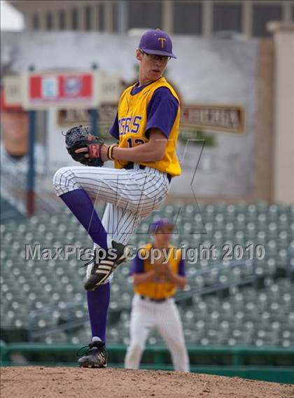 Thumbnail 2 in Elk Grove vs. Tokay photogallery.