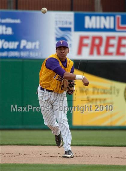 Thumbnail 1 in Elk Grove vs. Tokay photogallery.