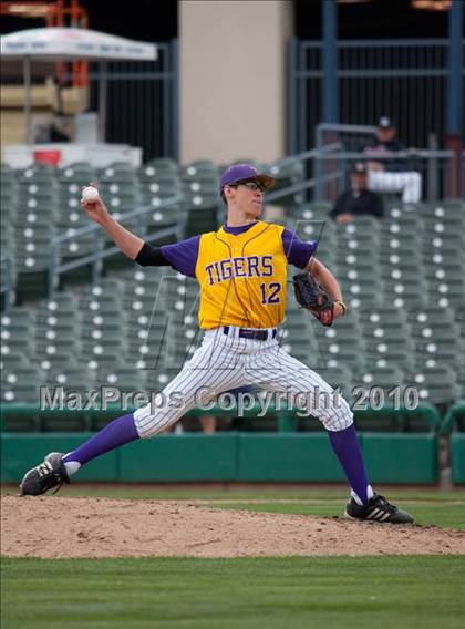 Thumbnail 2 in Elk Grove vs. Tokay photogallery.