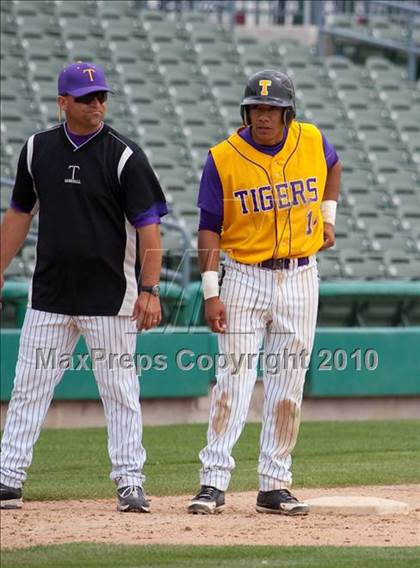 Thumbnail 1 in Elk Grove vs. Tokay photogallery.