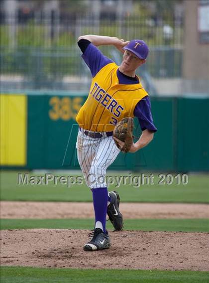 Thumbnail 1 in Elk Grove vs. Tokay photogallery.