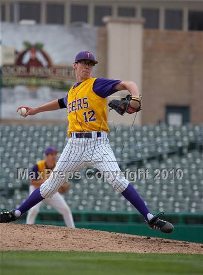 Thumbnail 1 in Elk Grove vs. Tokay photogallery.