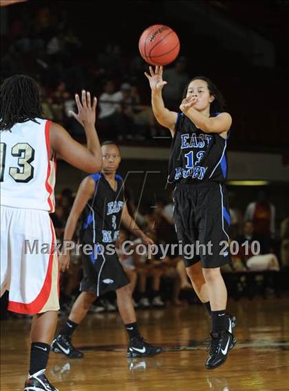 Thumbnail 2 in East Bladen vs. Salisbury (NCHSAA Class 2A Final) photogallery.