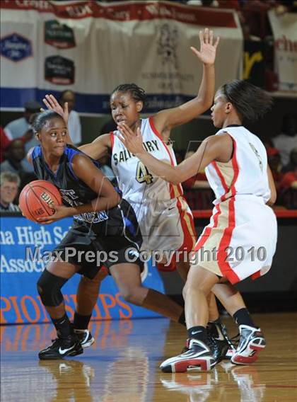 Thumbnail 2 in East Bladen vs. Salisbury (NCHSAA Class 2A Final) photogallery.